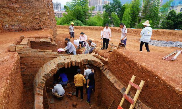 原创浙江一代清官遭人陷害寒酸下葬400年后墓中挖出2亿陪葬品
