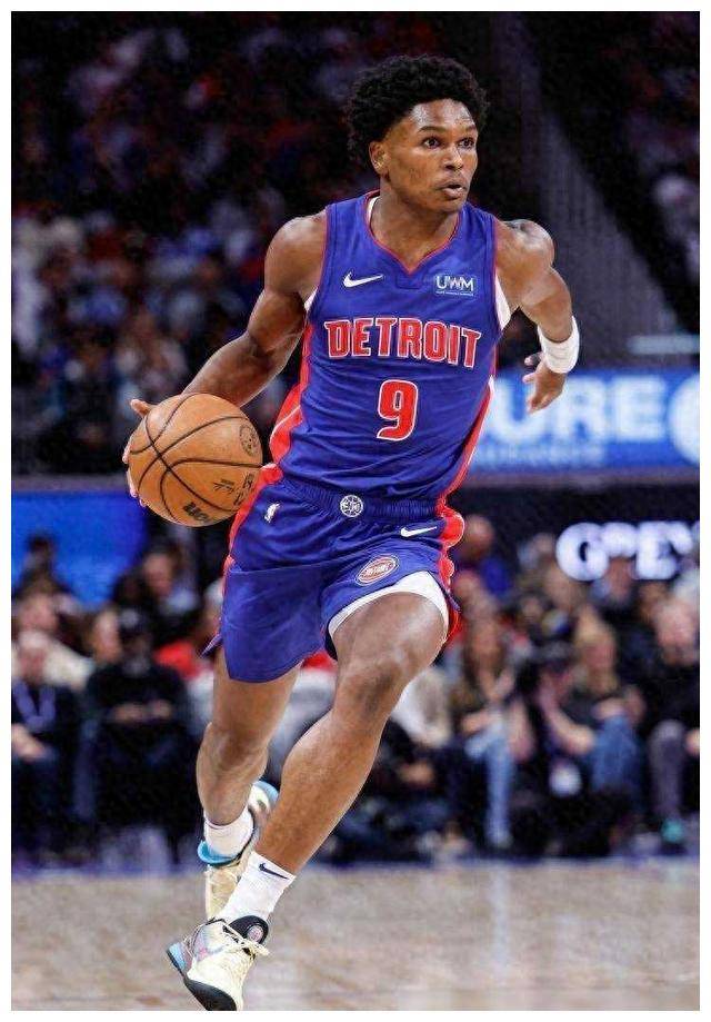 奥萨尔-汤普森投篮难度高,半场数据不俗,打破对手防线_比赛_球员_1