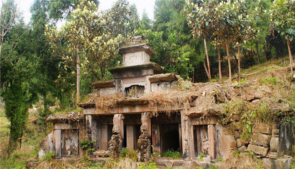 的一帝一后,一位被士兵羞辱,一位头盖骨被制成酒杯_杨琏_吕后_宋理宗