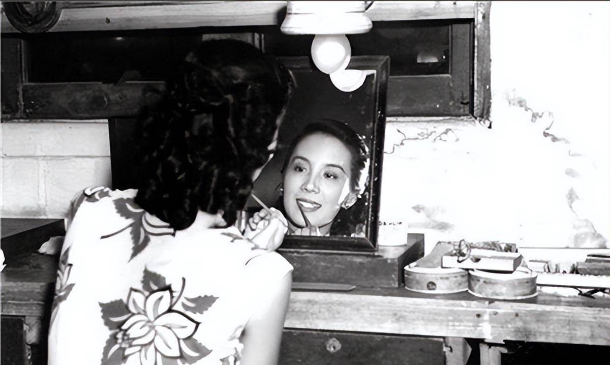 于是,不顾家人的反对,孔令侃就带着白兰花去了美国,过上了逍遥自在的