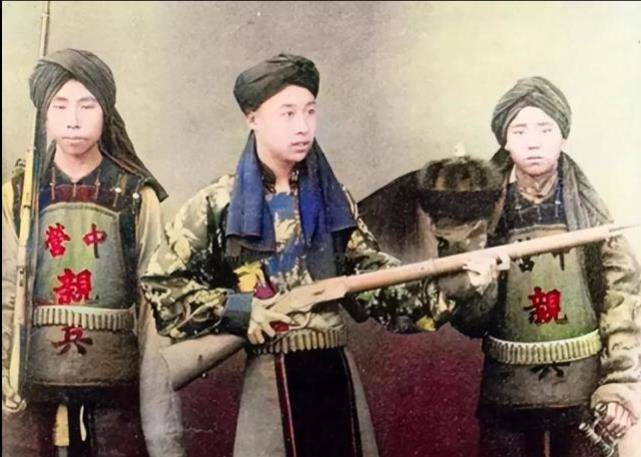 原创晚清何模样清兵装备m1873步枪慈禧颐和园赏雪8岁女孩做母亲