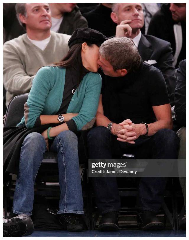 章子怡差点步入富豪vivi的婚姻殿堂,然而,一纸婚前财产分配协议让她