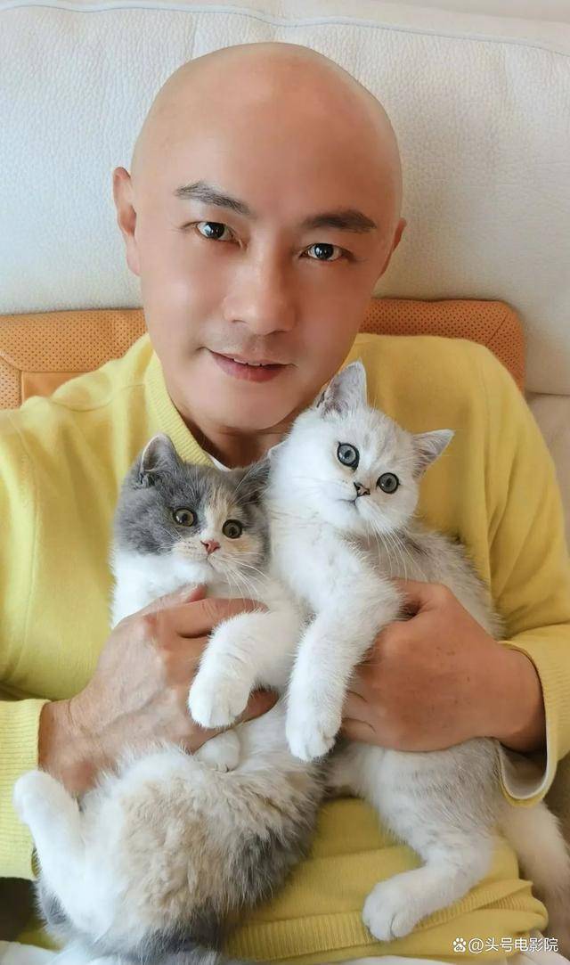 59岁香港最惨美男:帅到窒息却被雪藏,结三次婚又两度丧子_张卫健_张茜