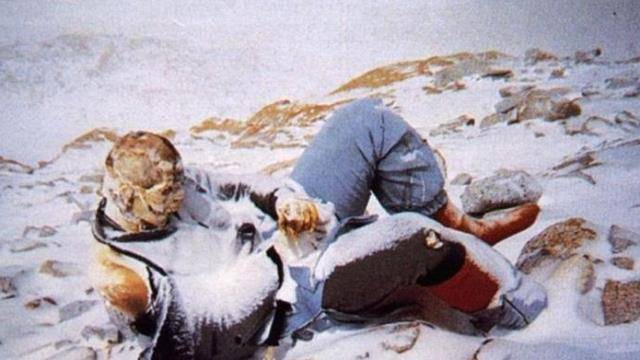 原创珠峰上登山者的遗体很多都有名有姓为何没人为他们收尸