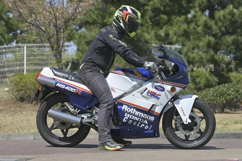 试驾测评绝版的本田二冲程三缸ns400r摩托车_搜狐汽车_搜狐网