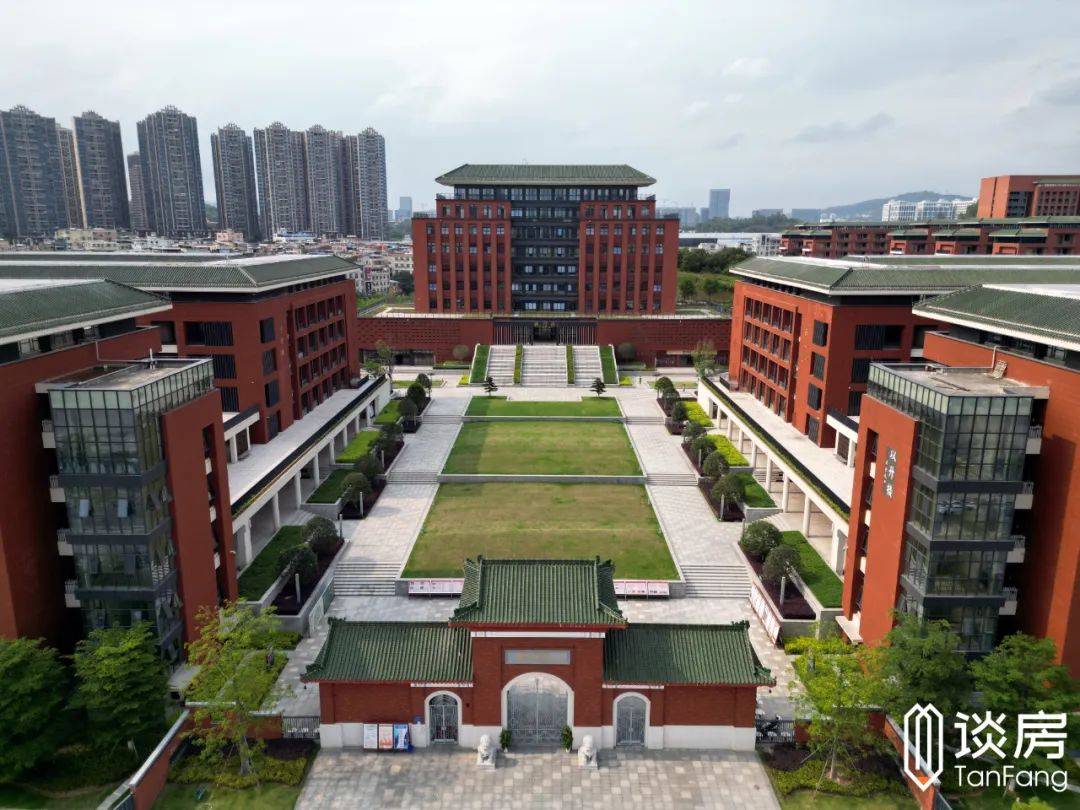 这些学校不仅有积累有底蕴,有一批丰富教学经验,高学历高职称的师资
