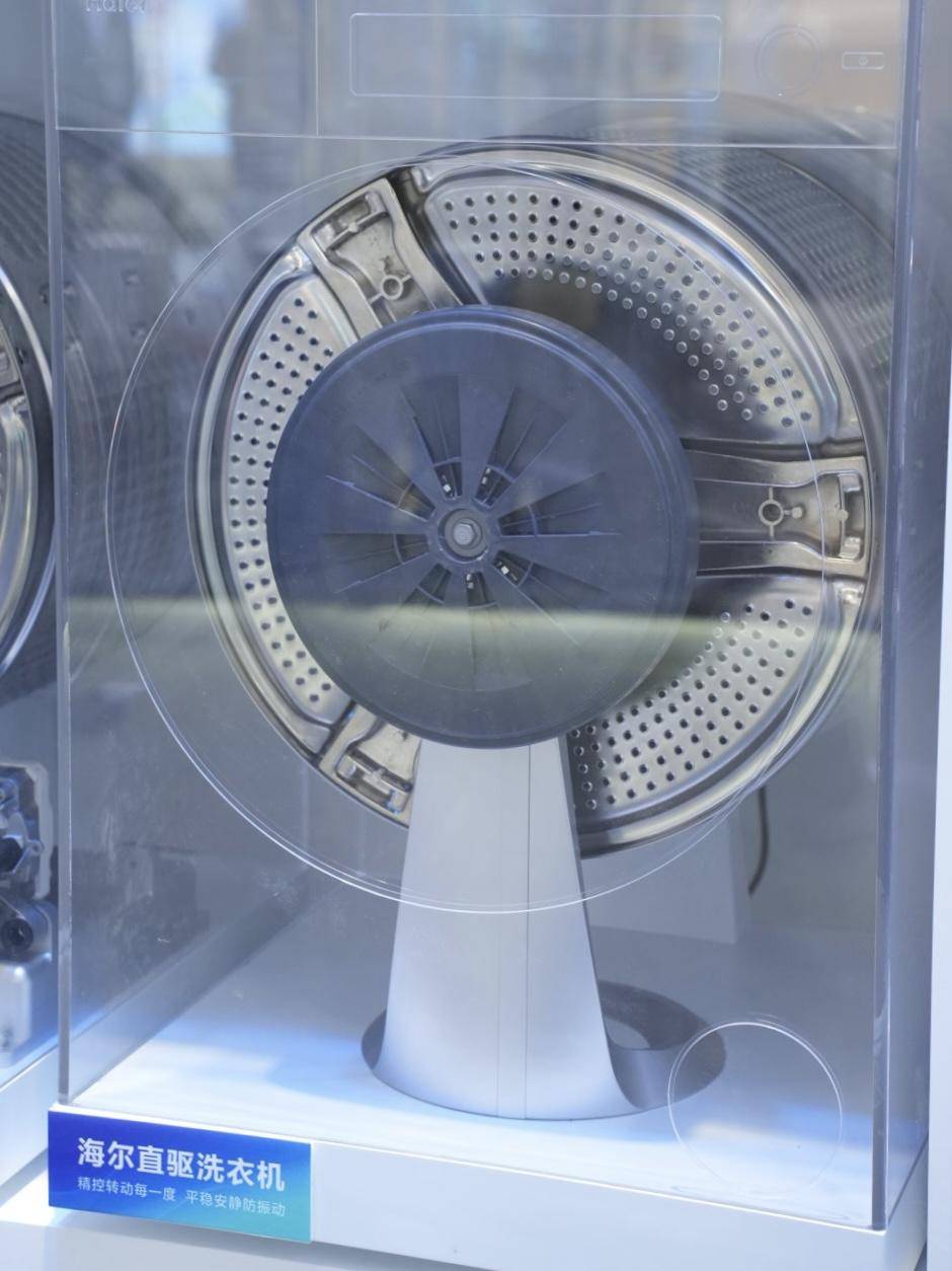 fpa直驱电机还可以通过内桶90°精控转动,实现摇篮轻柔洗,更好的呵护