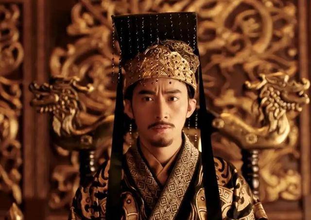 野的大奸臣,却因彻底打败匈奴,而被世人尊称为大英雄_窦宪_单于_东汉