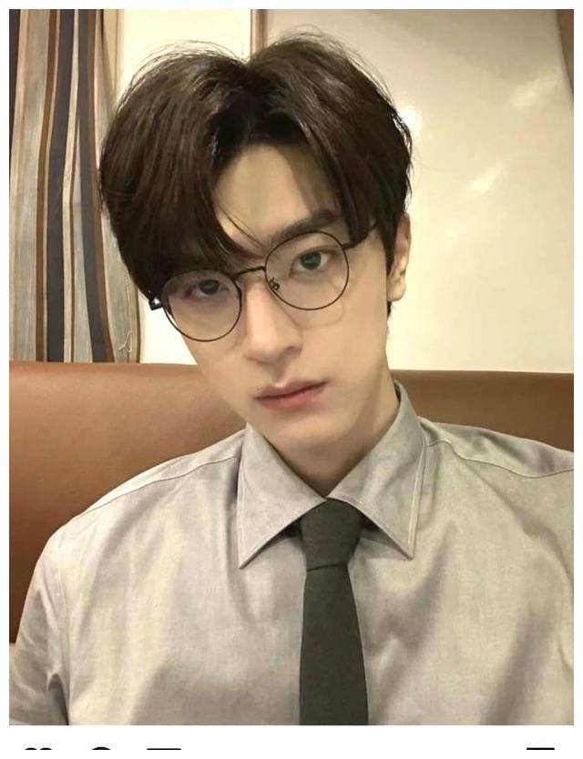 要给大家介绍的是一位脱颖而出的当代小甜剧男主,就是你们熟悉的林一!