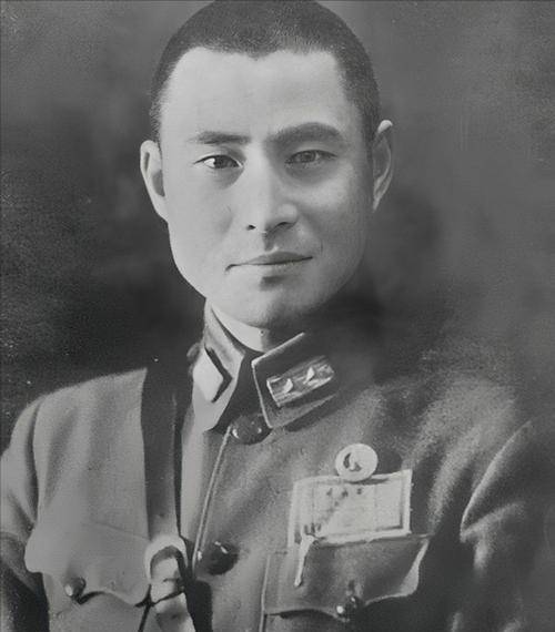 李德银:晚年捡废品为生,跳进洪水捞一布包,才曝光