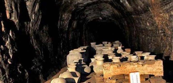 原创陕西古墓有大蛇守护附近居民无人敢进专家深入探查获新发现