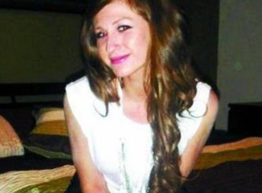 因为玛加丽塔·科涅库娃的丈夫是一个雕塑家,所以借着丈夫的掩饰,她