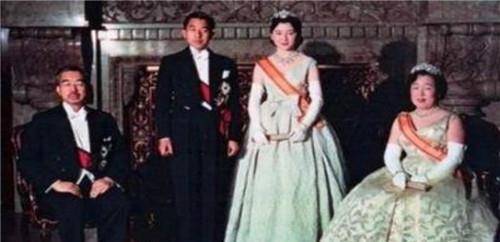 原创傻白甜皇后变身恶毒婆婆折磨高富美儿媳59年结局让人痛心