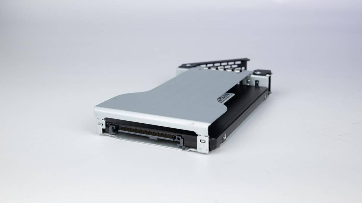 这款热插拔u2硬盘抽取盒的散热效果太棒了实测icydockmb105vpb靠谱吗