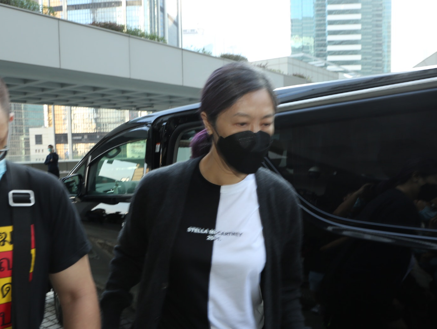 周星驰前女友于文凤向富商追讨8亿港币,曾在丈夫支持下起诉星爷