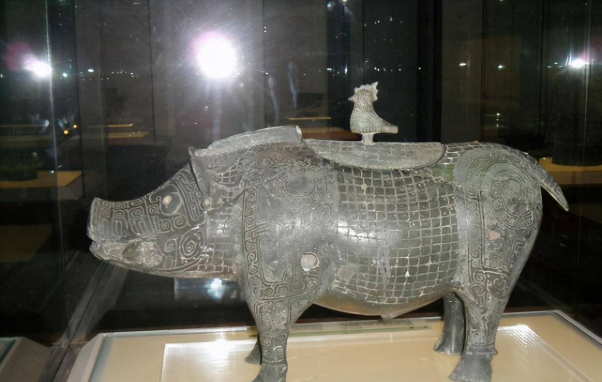 原创湖南父子盖新房时挖出一头猪上交国家专家这是商朝文物