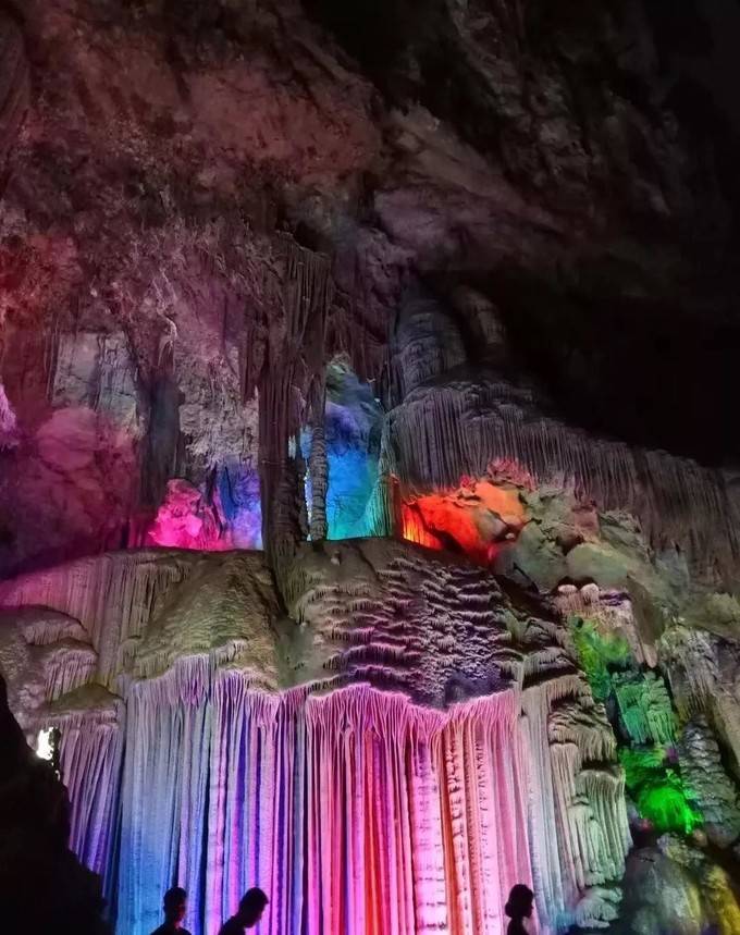 d4:遇龙河竹筏--十里画廊--银子岩--西街d3:船游漓江风光 赏20元人民