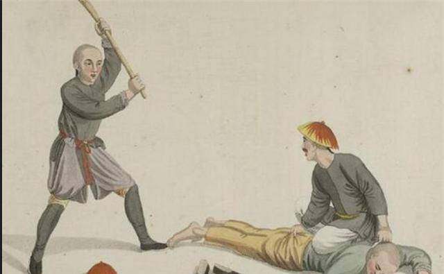 不过在汉朝的时候,哪有什么"拖出去打一百大板",当时笞刑分为"笞三百"