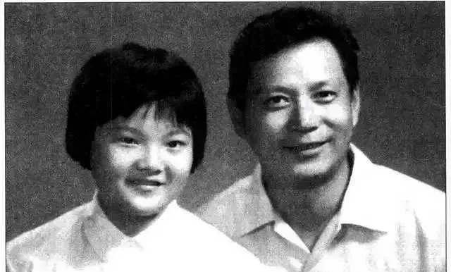 北大才子洪君彦经历两段失败的婚姻之后60岁找到真爱