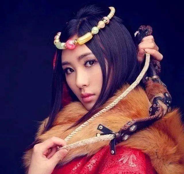 成吉思汗少年时代的救命恩人,为泰赤兀奴隶,后被成吉思汗册封为妃,为