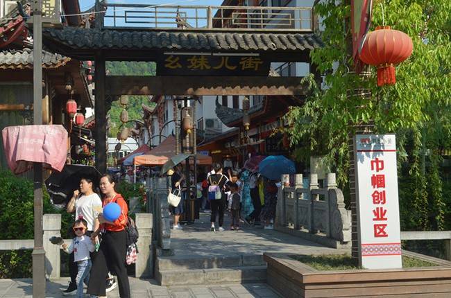 恩施纯玩四日游多少钱去恩施怎么找当地导游万人点赞攻略篇