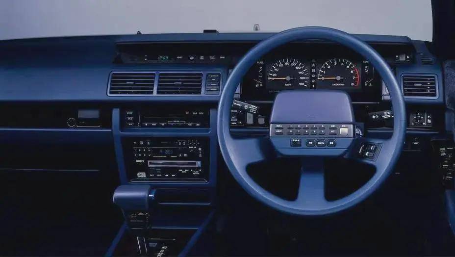 1987年,日产推出了编号为y31的第七代公爵,1992年开始大批进口国内,老