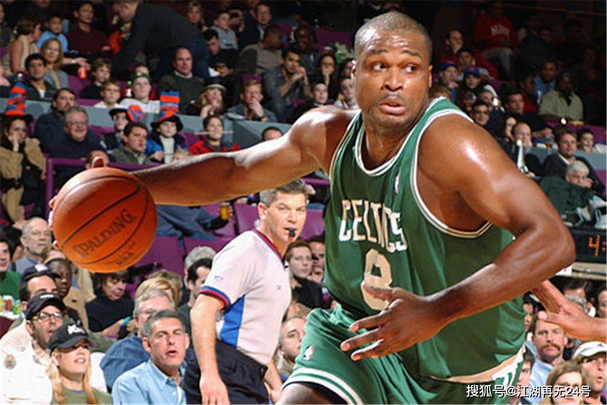 沃克的下一站正是西部的小牛队,马克·库班刚刚接手球队没有多久,作为