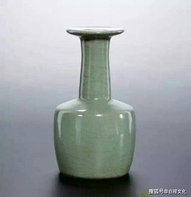 官瓷是官办瓷窑制器,专供皇家使用,是北宋末年宋徽宗时代的宫廷御瓷