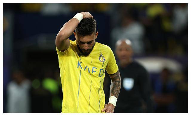 球队ceo和c罗的经纪人的严肃表情暗示着球队可能会有大动作,主帅