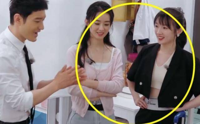 赵丽颖李浩菲同穿露脐装却被凸起的肚皮抢镜生没生娃区别真大