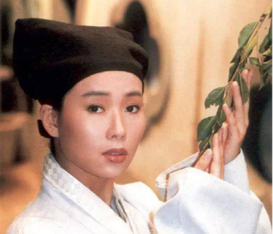 更多叶童的女扮男装,感兴趣的朋友可以去看一下1991《碧海情天》中的