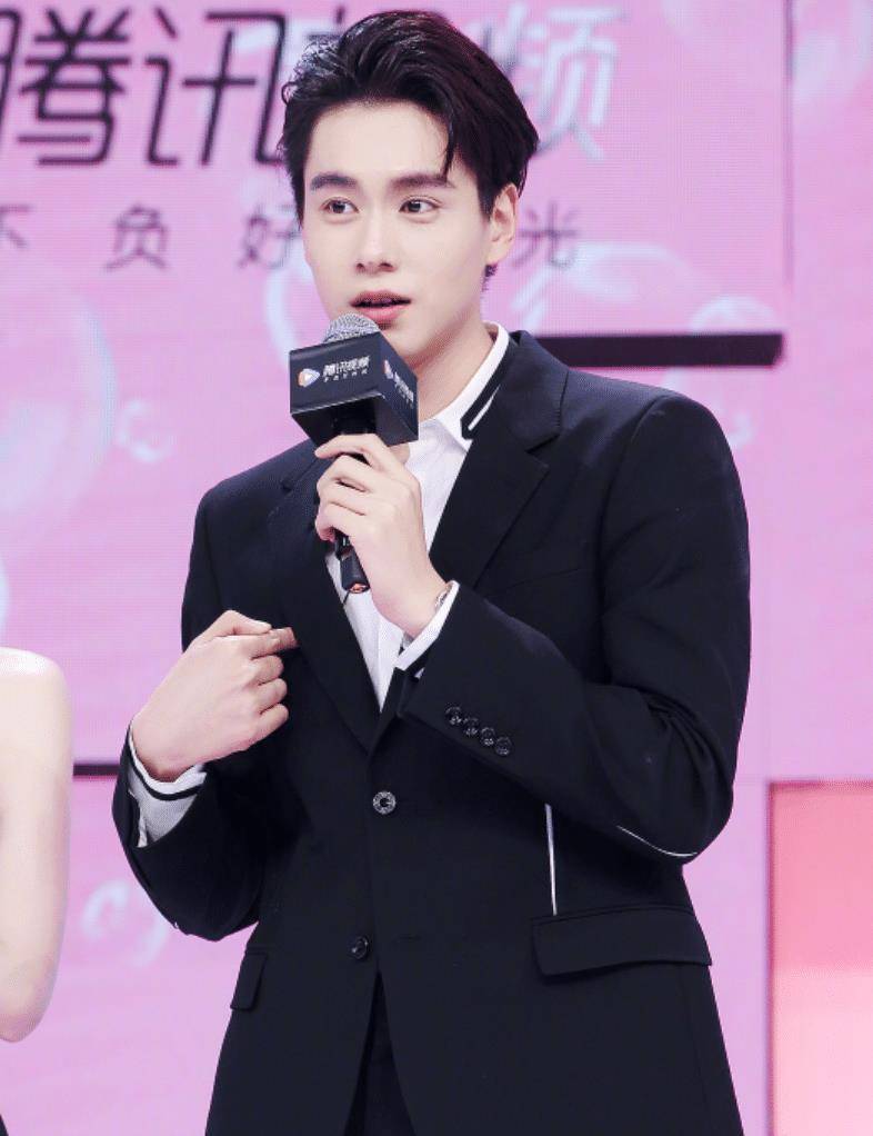 原创小风暴发布会胡一天乔欣全程撒糖不断互动超甜太有爱啦