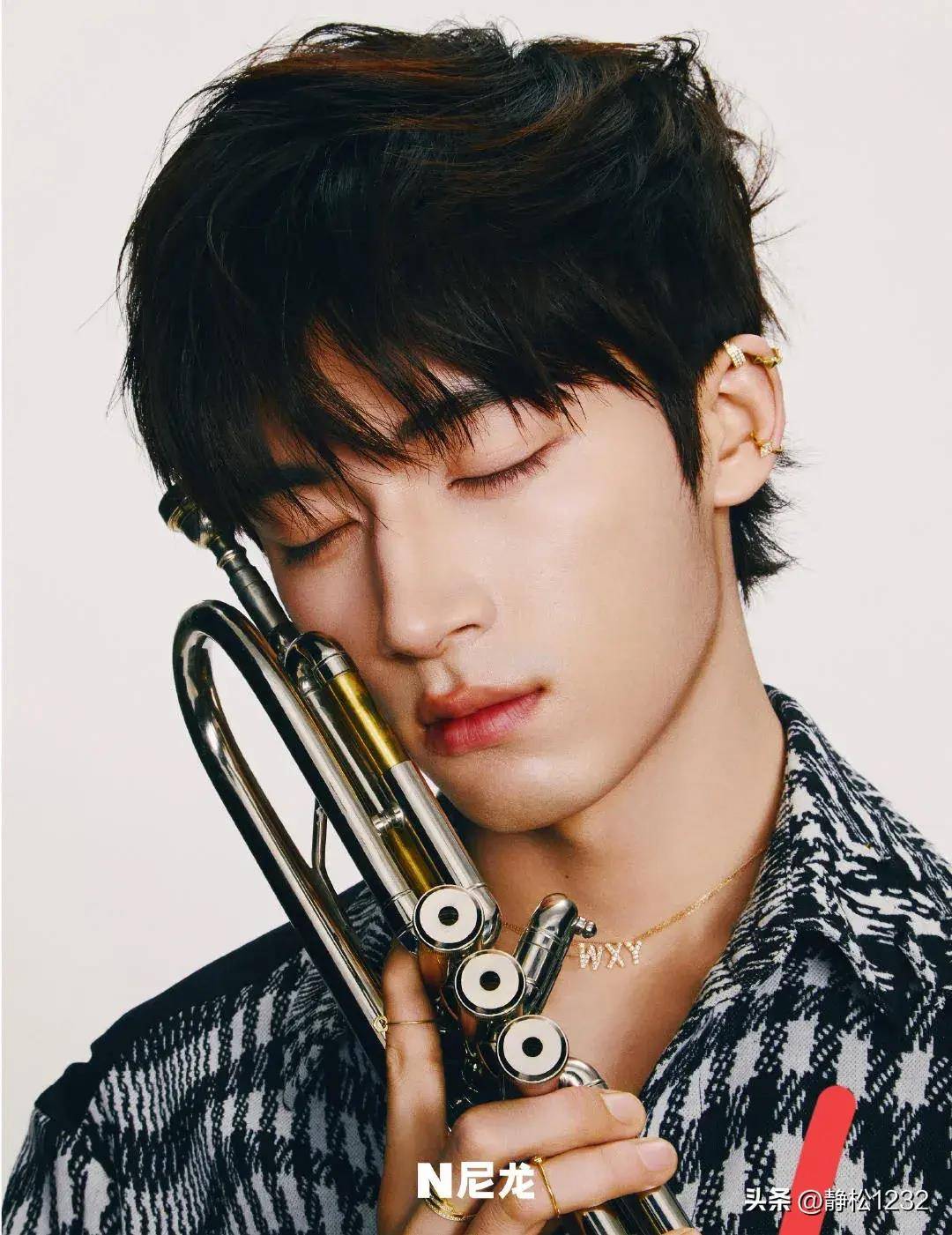 王星越真的是00后中颜值最高的男艺人了,没有想到这个端庄板正的大