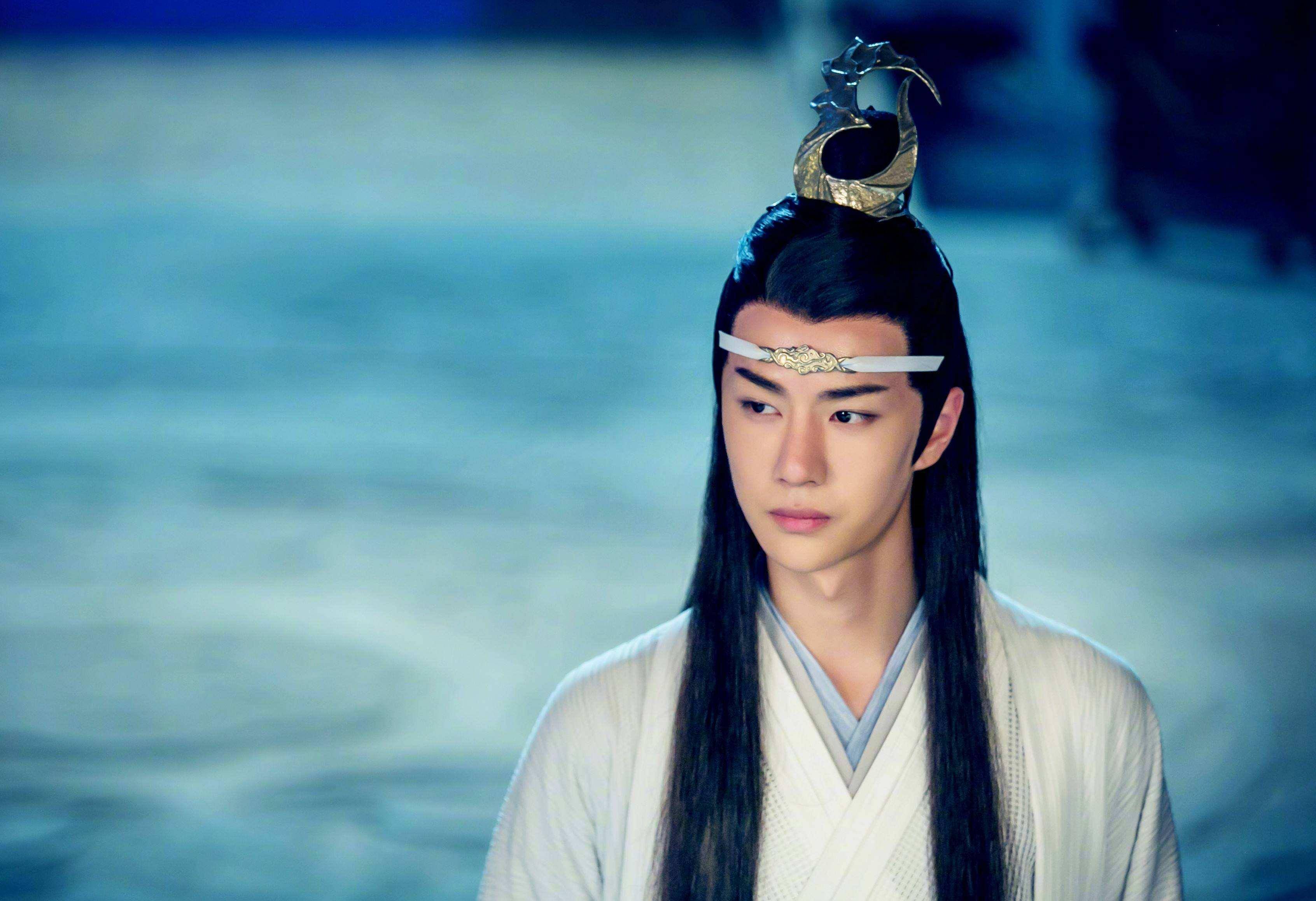 哭戏也分外有感染力,虽然同是古装,但和以往的魏无羡,唐三的气质毫不