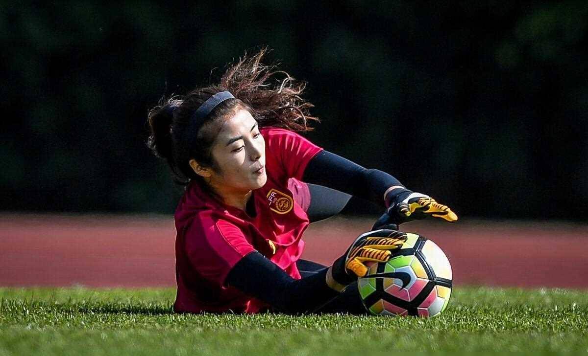 赵丽娜赚少不影响踢球质量