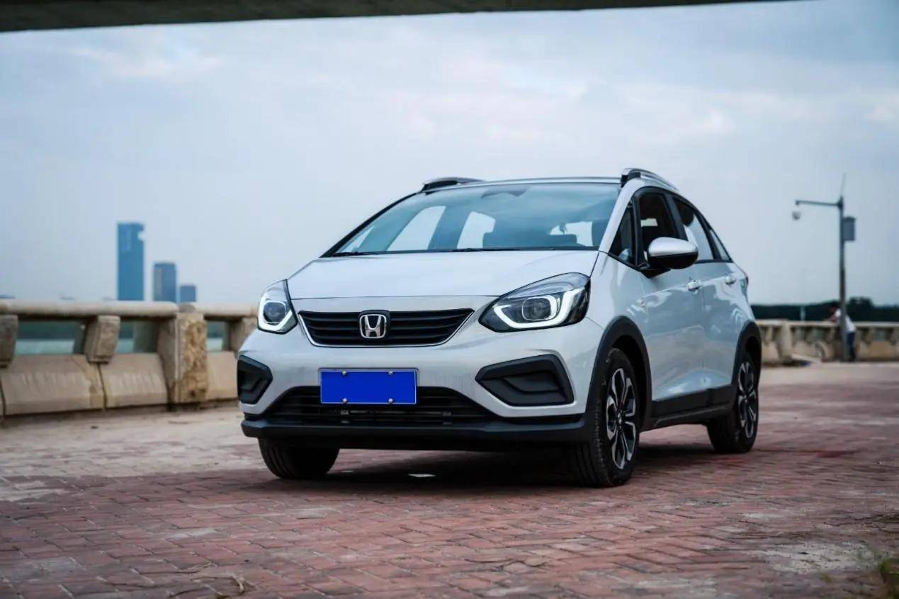 8万级的车却成了"平民超跑",飞度这20年来都经历了什么?