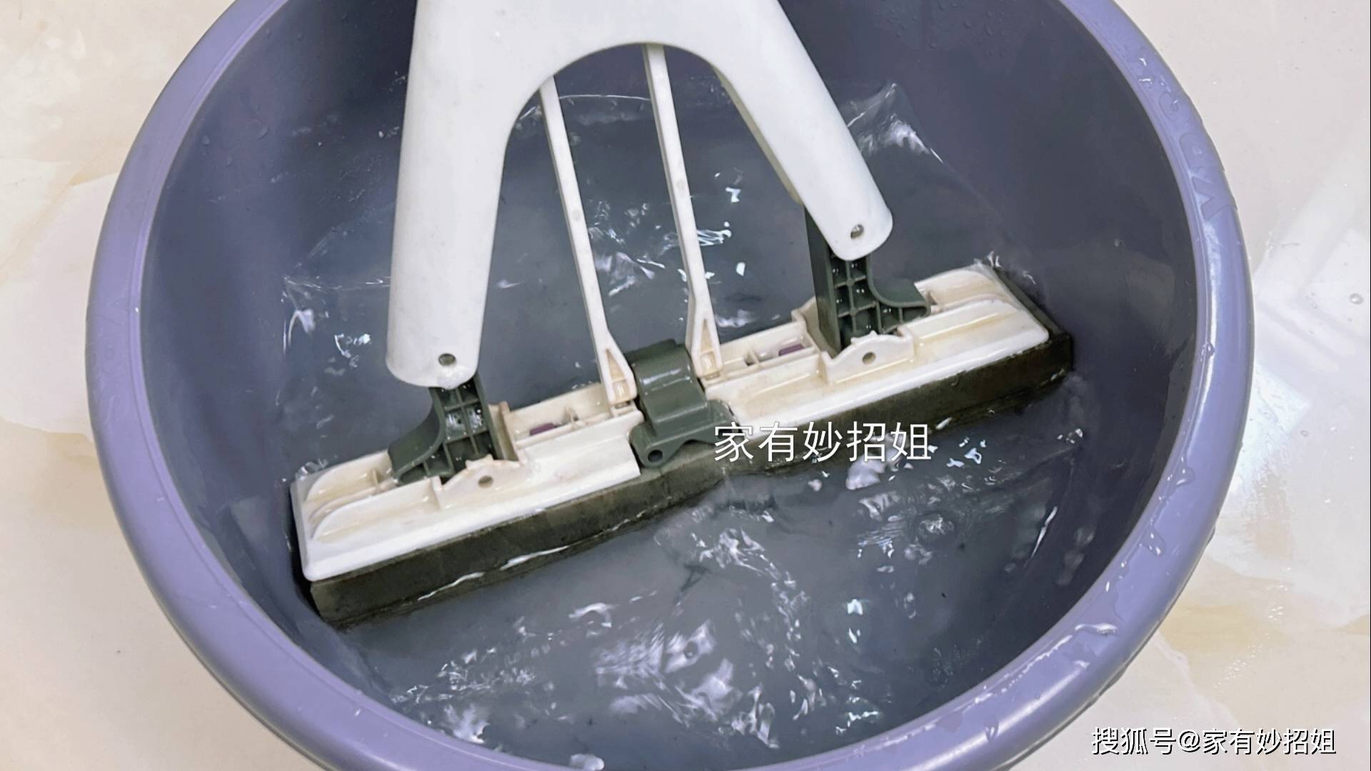 原创地板总是又湿又脏拖不干净教你自制清洁剂拖完不留水渍不落灰