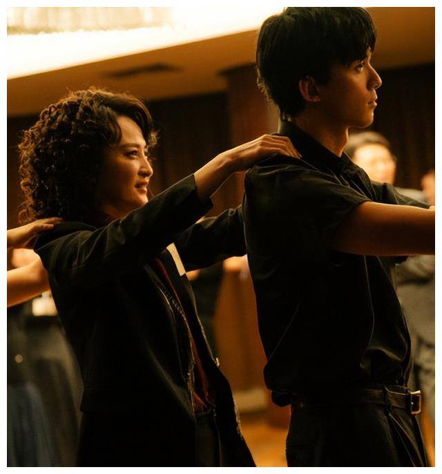 吴磊,蒋勤勤母子档, 独特组合大胆突破, 定档海报惊艳亮相_传销_电影