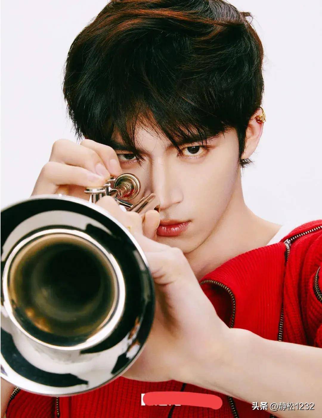王星越真的是00后中颜值最高的男艺人了,没有想到这个端庄板正的大