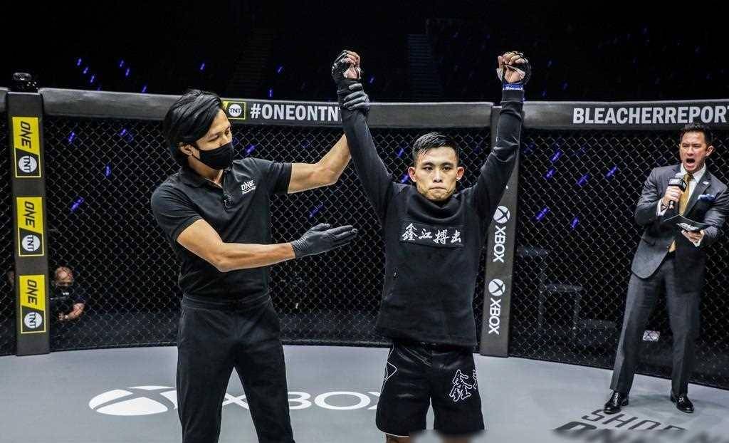 李尚洙兴奋祝贺,世界第四意外失利_王硕_比赛_杰瑞米·帕卡图