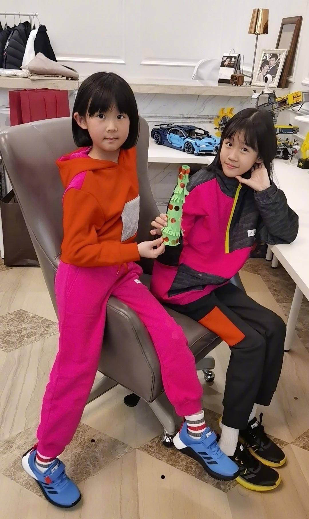 原创陆毅晒照为大女儿庆生长大了的贝儿更美了和爸爸长得真像