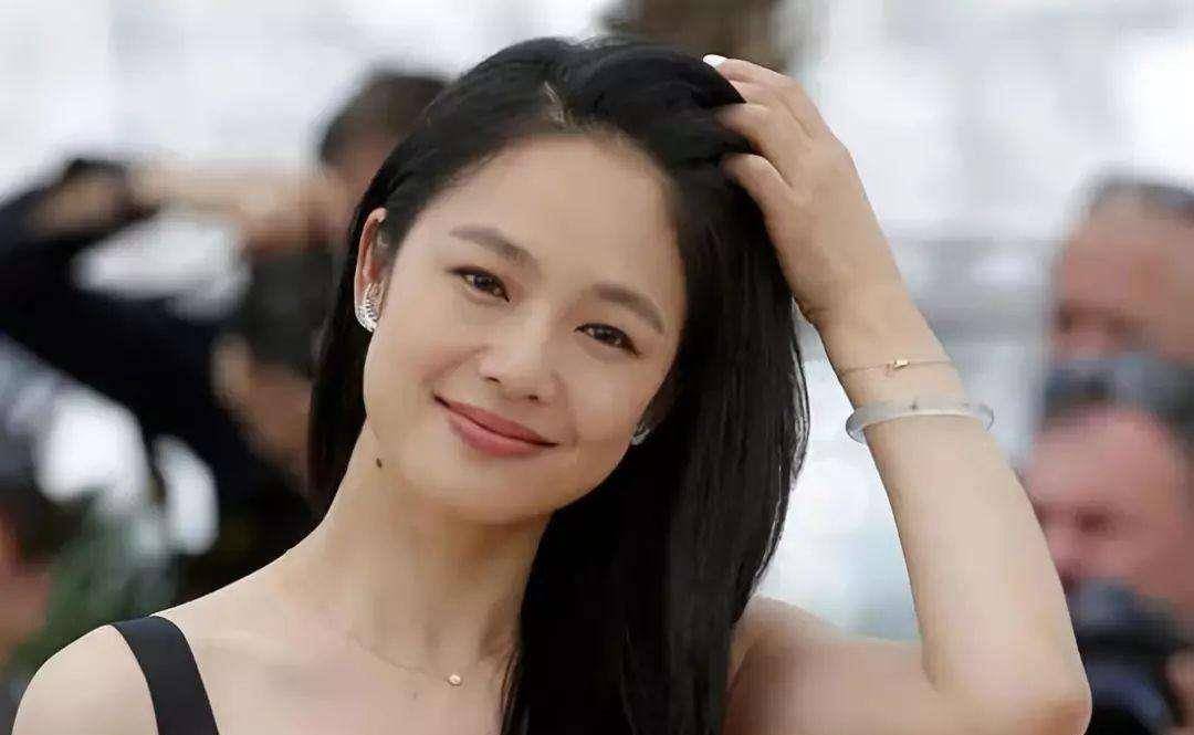 女演员"假戏真做",拍戏途中生下一子,如今丈夫成著名导演_周韵_姜文