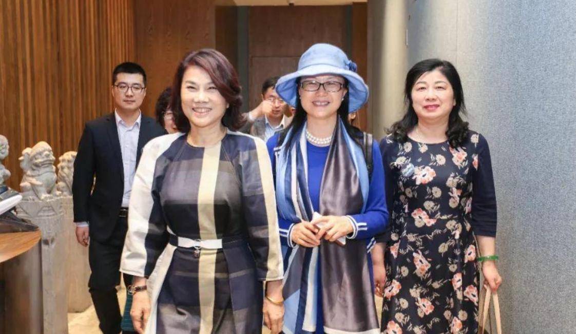 董明珠说自己不为了钱而活,其实她坐拥20亿身家,_格力电器_马云_股份