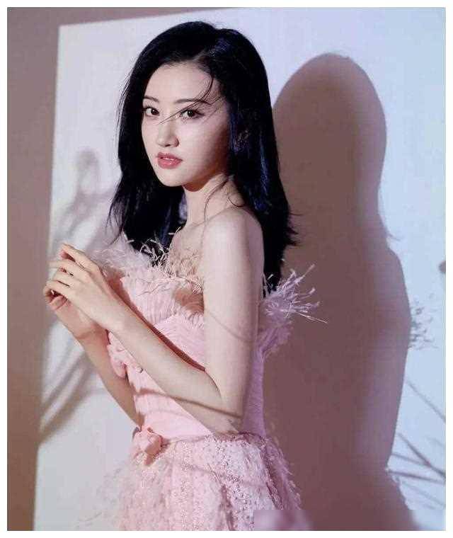 景甜依旧清新绽放人间富贵花魅力触动心灵