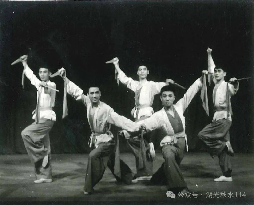 原创七十年代黄河机器制造厂子弟学校排练和演出现代芭