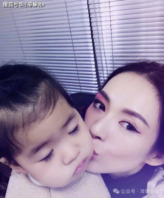 原创章子怡带儿子参加宴会离婚后对女儿不闻不问被质疑重男轻女