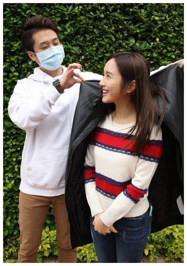 阮政峰还与合作过的tvb小花苏韵姿传出过绯闻.