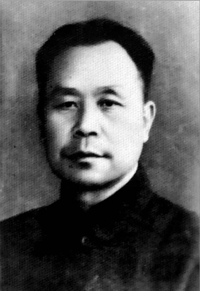 原创民国怪傻才子鲁迅等文坛大咖追捧皆不为所动弃文从武为哪般