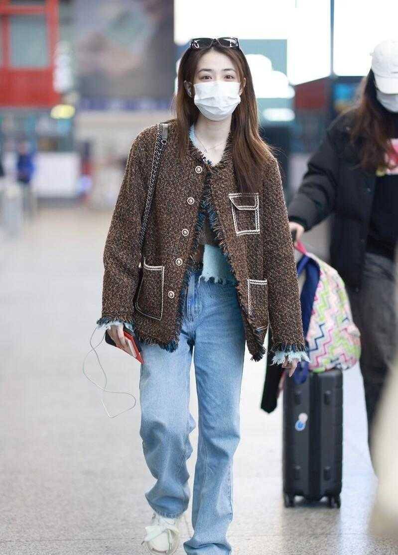 但是徐璐身上这种宽松的阔腿裤