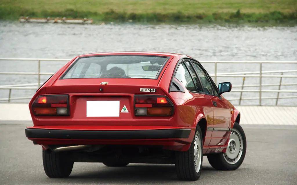 平凡中的经典 阿尔法罗密欧alfetta 2.0/gtv6_搜狐汽车_搜狐网